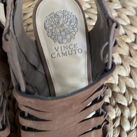 Vince Camuto Gladiator Heeled Sandles - Picture 4 of 8